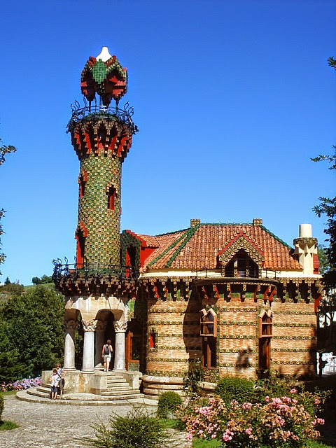 Antoni+Gaudi (1).jpg